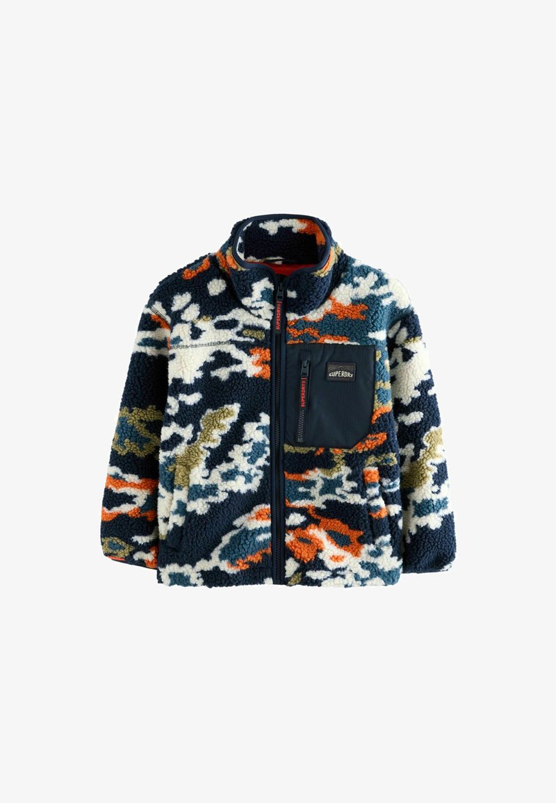 Wielokolorowa polarowa kurtka z abstrakcyjnym wzorem camo, z pełnym zamkiem z przodu i kieszenią na zamek błyskawiczny na piersi z naszywką logo Superdry.