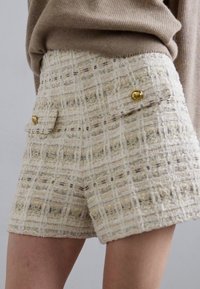 sandro SHORT - Shortsit - ecru