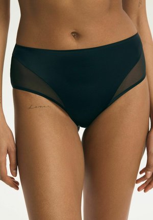 Czarne majtki o niskim kroju z przezroczystymi bocznymi panelami, noszone przez osobę z widocznym tatuażem "lover" na górnej części uda.