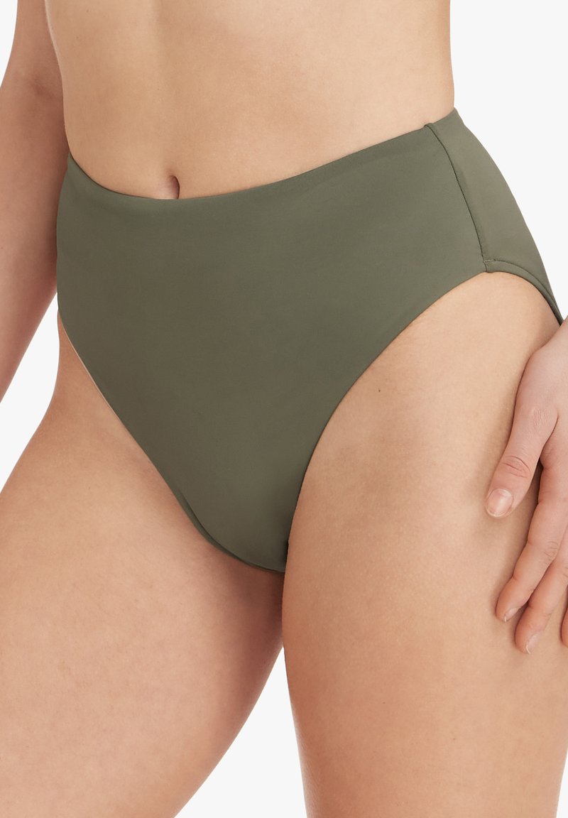 Bikini doły w kolorze oliwkowym, o wysokim stanie, wykonane z gładkiego, elastycznego materiału, z bezszwowym wykończeniem i czystymi liniami, co nadaje minimalistyczny wygląd.