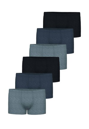 Sechs Paar Herren-Boxershorts in Schwarz, Dunkelblau und Grautönen, gestaffelt auf weißem Hintergrund angeordnet.