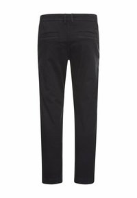 Schwarze Hose von hinten gezeigt, mit zwei Gesäßtaschen und einer glatten Stoffoberfläche. Keine sichtbaren Marken oder Muster.