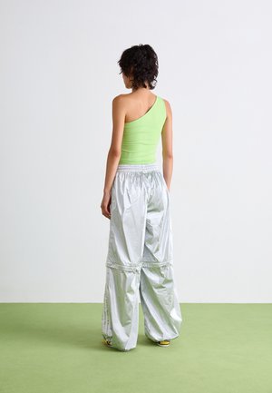 Uvrstitev 6: adidas Originals - TRACKPANTS - Spodnji deli trenirk