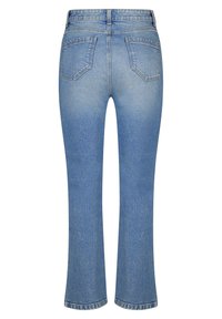Lichtblauwe denimflare jeans met een hoge taille, twee achterzakken en een licht verweerde uitstraling. Afgewerkt met een zoom bij de enkel.