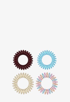 Quatre élastiques spirales disposés en carré, chacun dans une couleur différente : rouge foncé, bleu clair, beige et multicolore.
