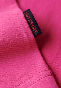 Unselected, echo pink
