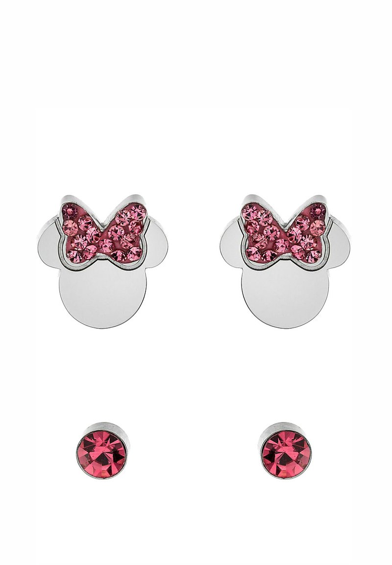 Boucles d'oreilles en argent avec un design de papillon orné de cristaux roses, accompagnées de petites boucles d'oreilles en clous avec des pierres roses assorties.