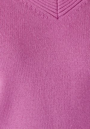 V-hals gebreide top van zachte, middelzware, effen roze stof met een gestructureerde, ribgebreide halslijn en een glad lichaam.