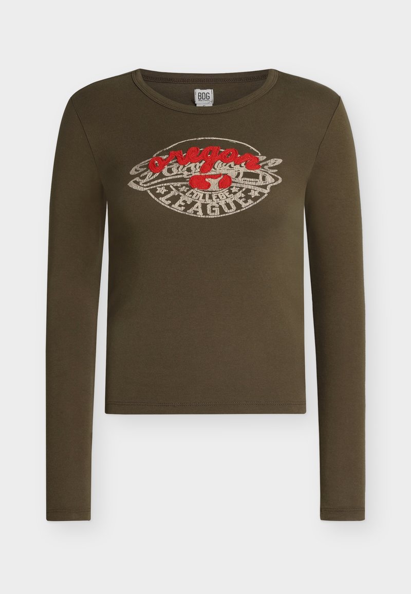 Φλοί πράσινο crop top με μακριά μανίκια και στρογγυλή λαιμόκοψη, με κόκκινο και μπεζ γραφικό "oregon college league" και σχέδιο κερασιού στο στήθος.