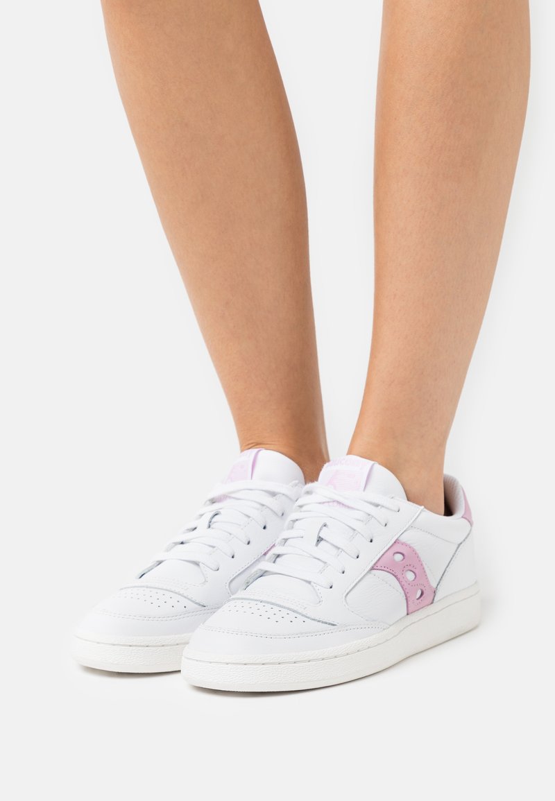 Saucony JAZZ COURT - Sapatilhas - white/pink