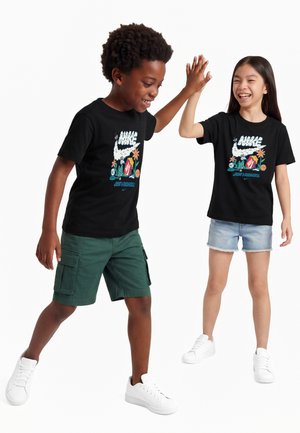Nike Sportswear, TEE BOXY REST UNISEX - Camiseta estampada - black