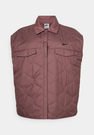 Gevoerde, mouwloze jas in mauve, met een diamantquiltpatroon, een puntige kraag, twee borstzakken en een zwart Nike-logo als accent.