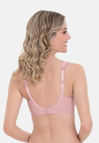 Roze bh met een gladde textuur, brede banden en verstelbare sluitingen. Heeft een ronde achterkant en naadloze stiksels voor comfort.