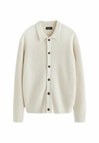 Cremfarbener gerippter Cardigan mit kragenähnlichem Ausschnitt, sieben braunen Knöpfen und langen Ärmeln, der ein strukturiertes Strickmuster aufweist.