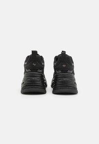 Buffalo TRIPLET GLAM - Joggesko - black/silver