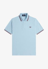 Polo shirt azzurro in cotone con patta a due bottoni. Presenta colletto e polsini a righe bordeaux e bianche, piccolo logo ricamato.
