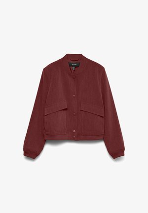 Veste bomber bordeaux avec un col côtelé, des boutons-pression à l'avant et deux poches poitrine. Tissu doux et texturé avec une coupe raccourcie.