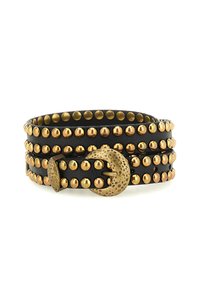 Cintura in pelle nera con dettagli in oro e una fibbia in oro texturizzato. Tre cinghie regolabili con un design arrotondato.