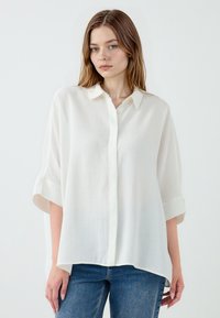 Unselected, white