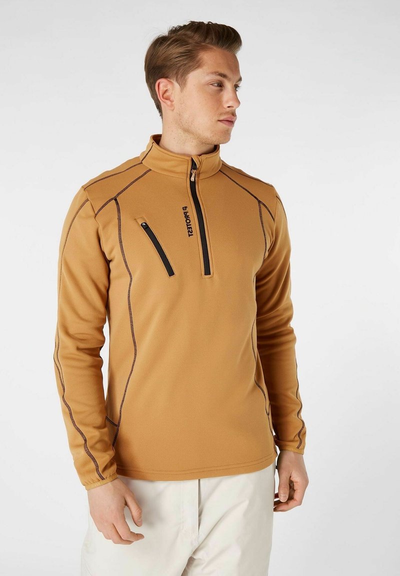 Brun fleece-pullover med halv lynlås, kontrasterende sort syninger og en lynlås lomme på brystet, med en stående krave og lange ærmer.