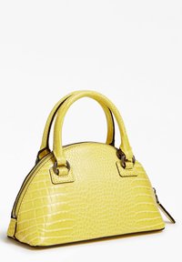 Gul krokodillemønsteret håndtaske med afrundet form, dobbelthåndtag, metalhardware-detaljer og lynlås-lukning. Struktureret overflade.