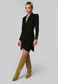 Madnezz House SUPERSTITION - Žerzejové šaty - black