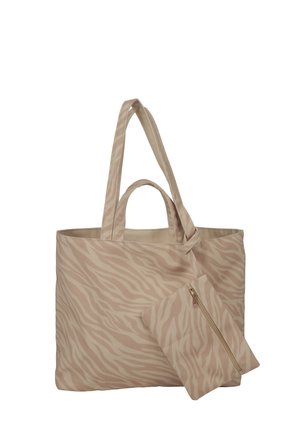 Beige Tragetasche mit Zebramuster, ausgestattet mit zwei Griffen und einem kleineren passenden Reißverschlussbeutel.