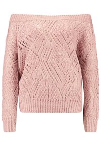 Różowy sweter dzianinowy off-the-shoulder z teksturowanym wzorem diamentowym, prążkowanym wykończeniem i długimi rękawami. Oddychający materiał o otwartym splotem.