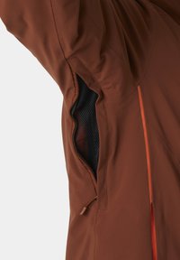 Hnědá venkovní bunda s boční kapsou na zip a síťovanou podšívkou, kontrastními oranžovými detaily a elegantním, moderním designem.