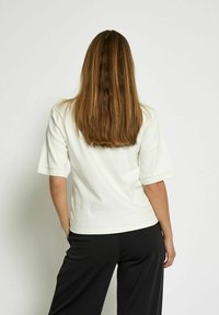PEPPERCORN FIOLA GOTS - Polo - cloud dancer