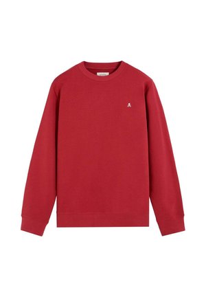 Sudadera roja de algodón con mangas largas, cuello redondo y un pequeño logo bordado en el pecho. Textura suave, ajuste informal.