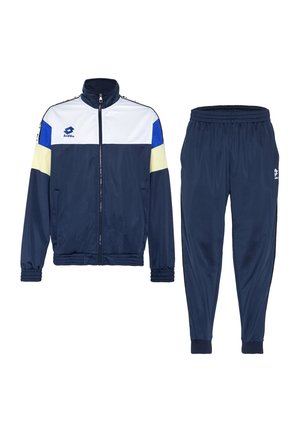 Marineblaue Trainingsjacke mit weißen, blauen und gelben Farbfeldern, kombiniert mit marineblauen Trainingshosen mit elastischem Bund und Reißverschluss vorne.