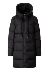 Zwarte pufferjas met een capuchon, voorzien van een ritsluiting aan de voorkant, verstelbare trekkoorden en ritszakken opzij. Gequilte ontwerp met een gladde afwerking.