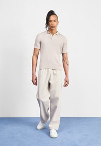 adidas Originals PREMIUM ESSENTIALS - Pantaloni sportivi - beige