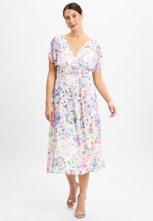 Blumenkleid in Pastellfarben mit tiefem V-Ausschnitt, kurzen Ärmeln, einem gebundenen Taillenbund und einer fließenden Silhouette. Glattes Material mit weicher Textur.