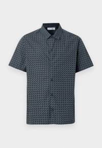 Korte mouw blouse in marineblauw met een wit zigzagpatroon. Voorzien van een klassieke kraag en knoopsluiting aan de voorkant. Glad stoftextuur.