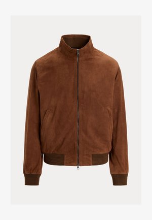 Ruskea mokkanahkainen bomber-takki, jossa korkea kaulus, etuvetoketju, sivutaskut sekä resorit hihansuissa ja helmassa.