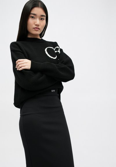 Maglione nero a maglia con dettaglio del logo bianco, abbinato a una gonna nera aderente con il testo "OFF". Texture lisce, design minimalista.