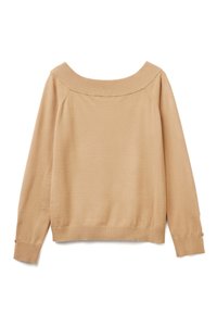 Suéter beige con un escote de canalé descubierto, mangas largas y puños acanalados. Tejido suave con una textura lisa. Sin patrones ni acentos.