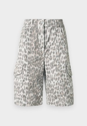 Cargo-shortser med leopardmønster laget av pustende stoff. Har elastisk midje, sidelommer og en nøytral grå fargepalett.