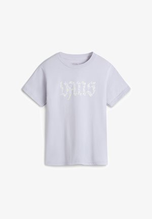 Camiseta de algodón lila con mangas cortas que presenta un diseño de letras florales en amarillo y blanco. Cuello redondo clásico y corte relajado.