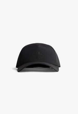 Cappellino nero con visiera curva, caratterizzato da un logo circolare testurizzato sul davanti. Realizzato in tessuto liscio, con dettagli cuciti per garantirne la durata.