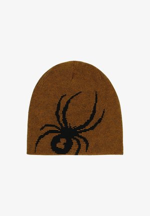 Een oranje gebreide beanie met een grote zwarte spinafbeelding gecentreerd aan de voorkant, met acht poten en een ronde romp.