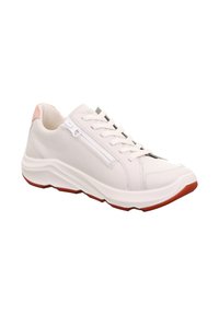 Sneaker in pelle bianca con finitura testurizzata, dotata di zip laterale, lacci frontali e suola in gomma rossa a contrasto.