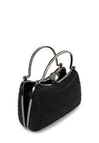 Schwarze Abendhandtasche, verziert mit kristallähnlichen Verzierungen, runden Metallgriffen und einem dekorativen Verschluss mit einer Perlenakzentuierung.
