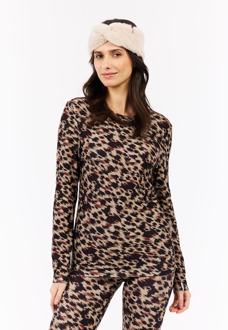 Top ajustado de manga larga y leggings con estampado de leopardo en tonos marrón y negro. Tela suave con colores que se mezclan y escote redondo. Diadema de piel sintética blanca.