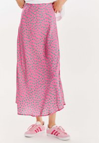 - Spódnica trapezowa