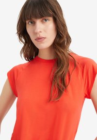 Levi's® ANYWEAR TANK - Navadna majica - poppy red