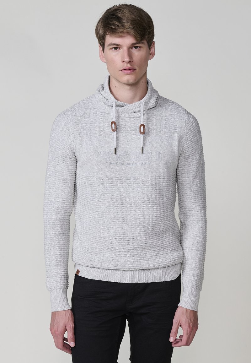 Lichtgrijze hoodie met een textuur gebreide patroon, voorzien van contrasterende trekkoorden met houtachtige accenten en een aansluitende pasvorm.