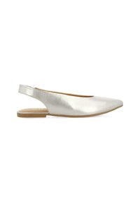 Chaussure plate slingback à bout pointu en cuir métallique argenté avec un design minimaliste et une semelle en caoutchouc beige à profil bas.